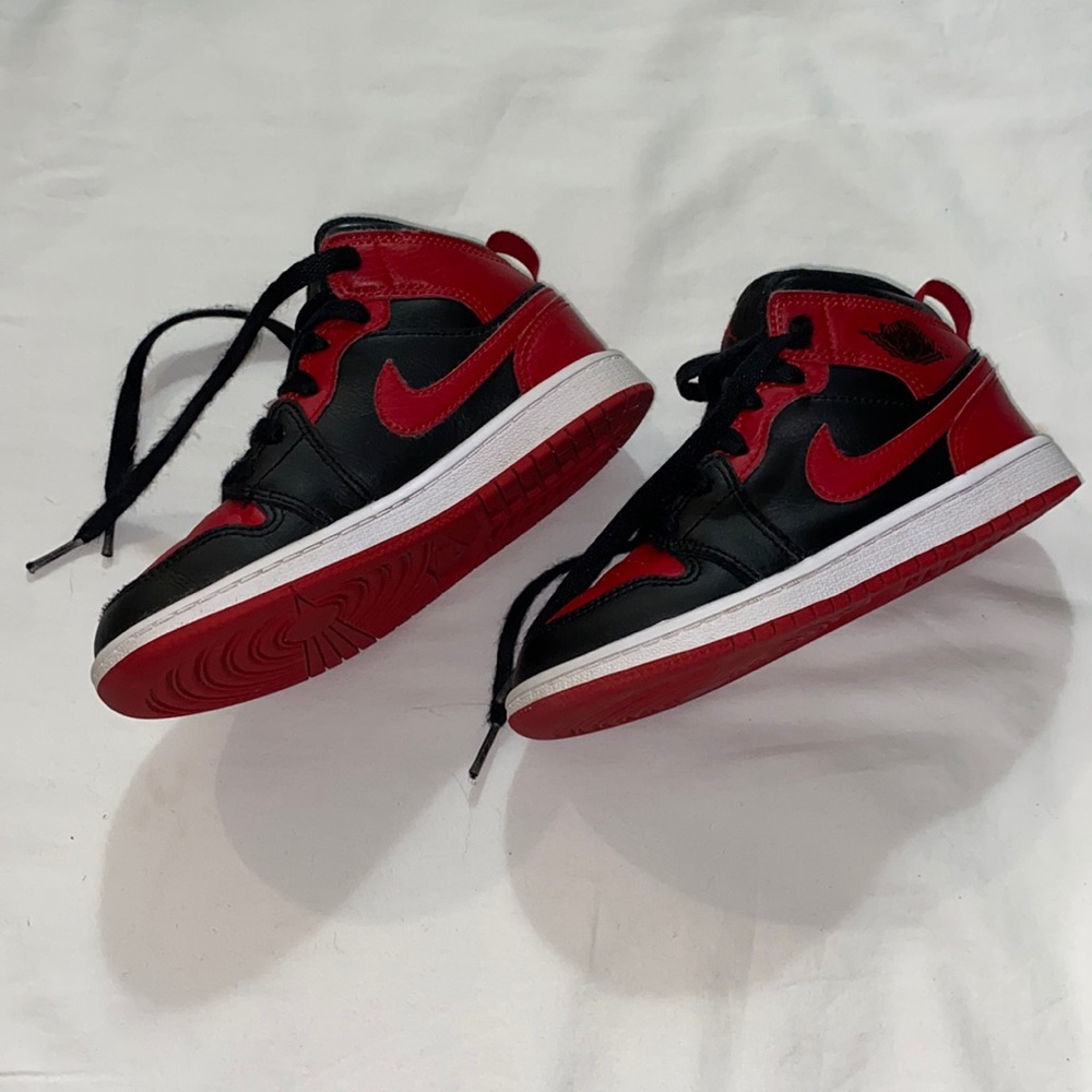 Toddler boy’s gently used Jordan 1 Mid.